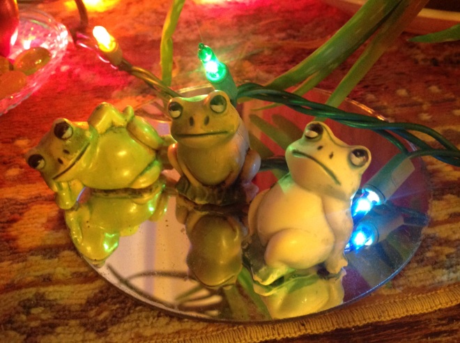 Frog figurines 