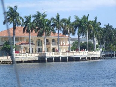 LaDeeDah Landscape: The waterfront palaces that line the canals of Lauderdale are ripe for gawking. Maybe that’s why we missed the turn into Lake Sylvia.